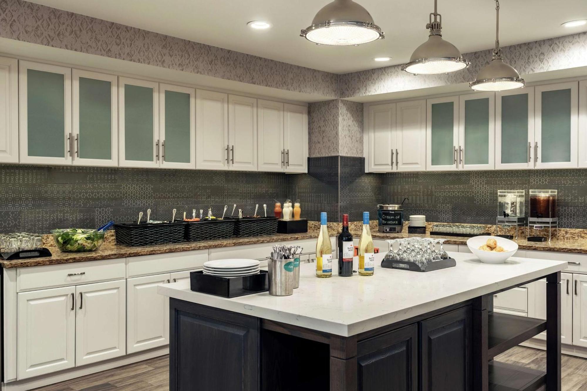 Homewood Suites By Hilton Erie Kearsarge Екстер'єр фото