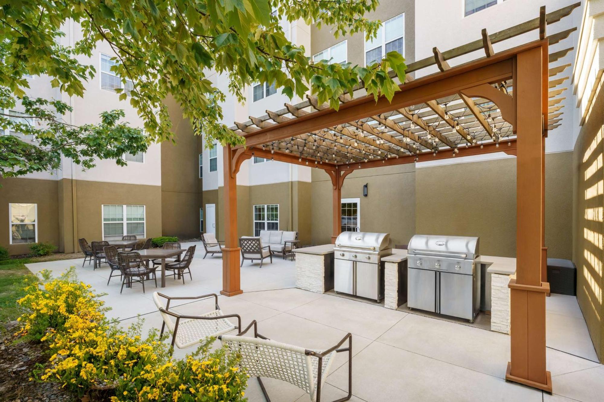 Homewood Suites By Hilton Erie Kearsarge Екстер'єр фото
