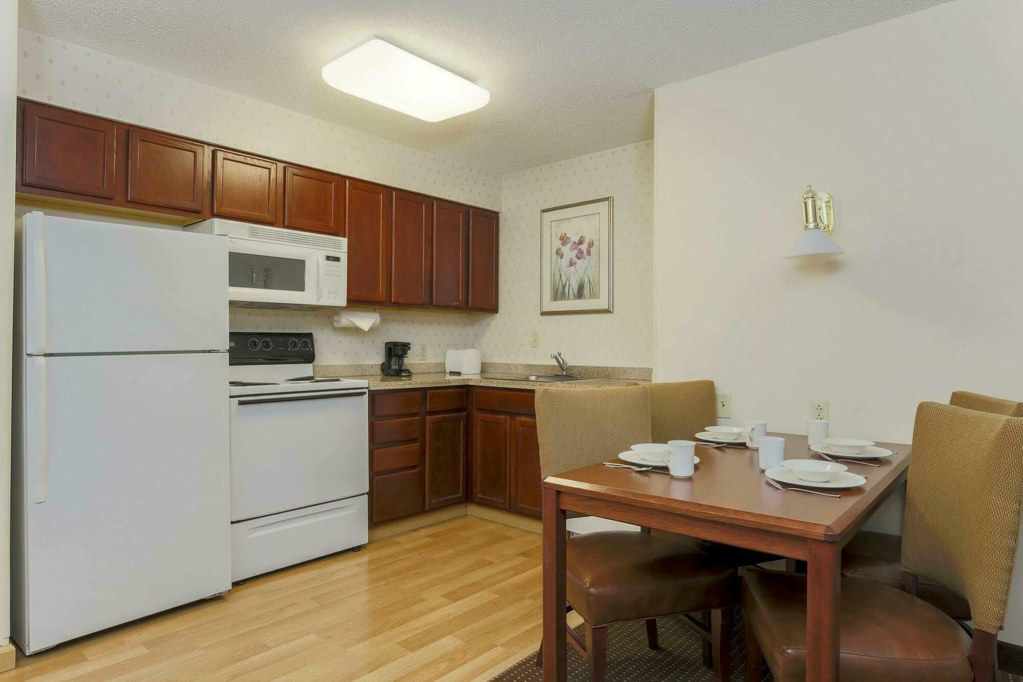 Homewood Suites By Hilton Erie Kearsarge Екстер'єр фото