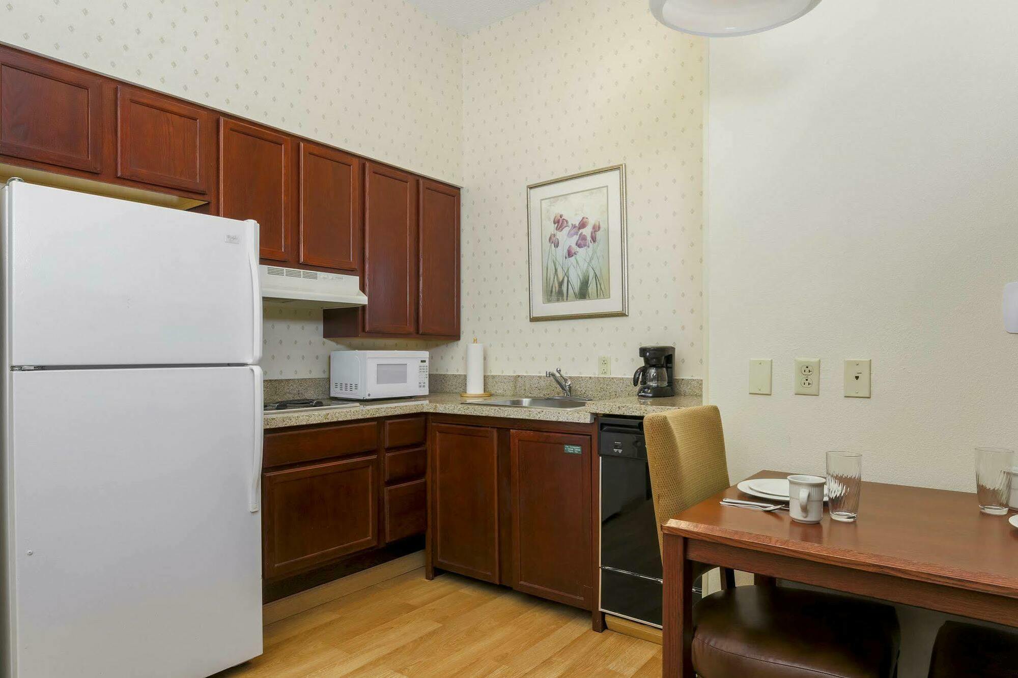 Homewood Suites By Hilton Erie Kearsarge Екстер'єр фото